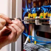 شاگرد برق کار