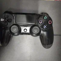 دسته PS4 اصلی و 2 عدد روکش سیلیکونی