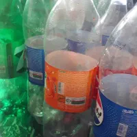 تعدادی شیشه ی نوشابه|ظروف نگهدارنده، پلاستیکی، یک‌بارمصرف|سبزوار, علمدار|دیوار