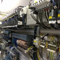 تکنسین برق صنعتی،برقکار،تعمیر کار دستگاه های صنعتی