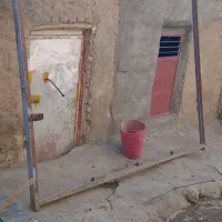 در حیاط|مصالح و تجهیزات ساختمان|هرسین, |دیوار