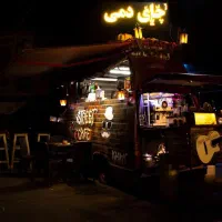 کافه خیابانی خان (مهمانداری در محل)