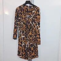 شومیز و دامن|لباس|کیش, |دیوار