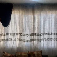 پرده حریر سفید با شال قهواای