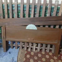 تخت خواب دو نفره با چوب قدیمی محکم خارجی