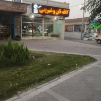 فروشنده خانم  با روابط عمومی بالا