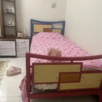 آینه و پاتختی و دو عدد تخت همرا تشک و میز تحریر|تخت و سرویس خواب|تهران, مروارید شهر|دیوار