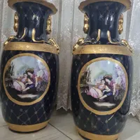 یه جفت گلدون سرمهای بزرگ کنار سالنی ۵۳ سانت