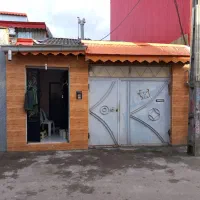 خانه ویلایی نقلی با حیاط و مغازه کوچک