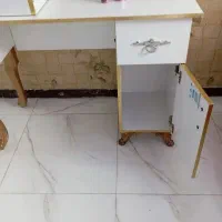 میز ناخن  استند ناخن  صندلی جکدار دستگاه بخور|آرایشگاه و سالن‌های زیبایی|تهران, مشیریه|دیوار