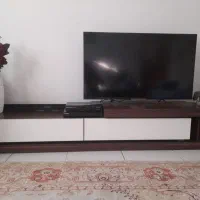 میز زیر تلویزیون