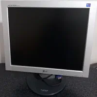 کامپیوتر و متلقات ان و میز و صندلی چرخدار