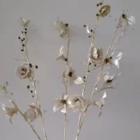 گل کریستالی و گلدان با گل چوبی