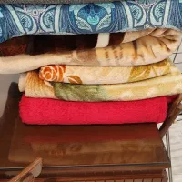 تعدادی پتو ملحفه