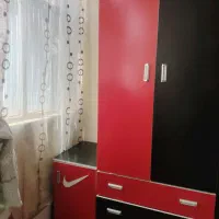 تخت خواب یک نفره نوجوان همراه کمد پاتختی کاملا