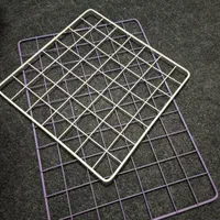 تعدادی قفسه فلزی