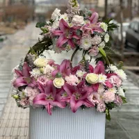 باکس گل باشکوه دو طبقه صورتی بله برون ۱۰۳۳ گلاریس