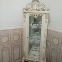 یک عدد بوفه و ساعت سالم