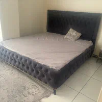 تخت دونفره نو نو سلفن شده با میزآرایش ست و پایتختی