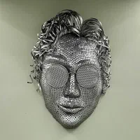 مجسمه رخ فلزی