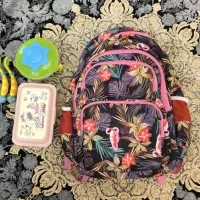 کوله پشتی و ظرف غذا