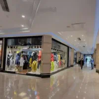 مغازه تجاری در برج قائم