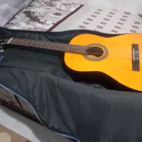 گیتار کاملا سام در حد نو با کیف