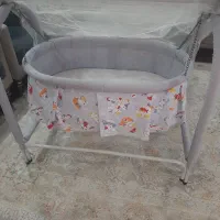 گهواره و آغوشی و لباس|تخت و صندلی بچه|رشت, استادسرا|دیوار