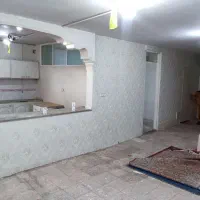 همکف و حیاط بزرگ با 4پله سقف بلند