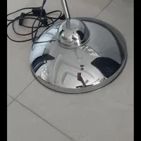 آباژور و صندلی