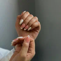 کاشت ناخن و آموزش|خدمات آرایشگری و زیبایی|قم, زنبیل آباد|دیوار