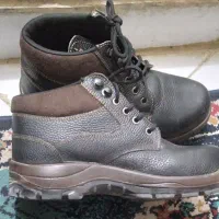 یک جفت کفش ایمنی وکوهنوردی