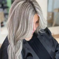 نیازمند مدل برای خدمات تخصصی رنگ و لایت