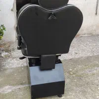 سه عدد ماشین اصلاح بدون کار کرد و صندلی طرح‌برقی