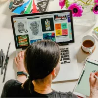 استخدام طراح گرافیست ( خانم )