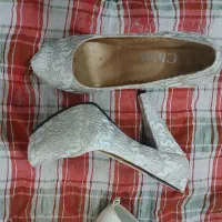 کفش مجلسی و موی مصنوعی