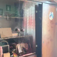 کمد شیشه دار