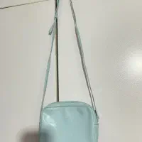 تعدادی کیف و کفش|کیف، کفش، کمربند|رشت, گلسار|دیوار