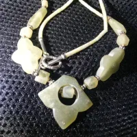 گردنبند سنگی قدیمی یشم سبز