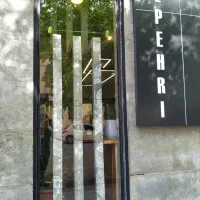 کارهای خدماتی و شستشوی ظروف در کافه