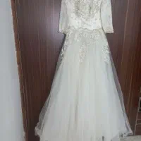 لباس عروس با شیفون دسته گل عروس یک تومنی