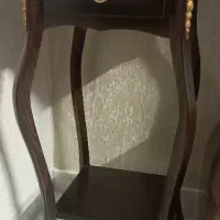 میز تلفن یا مجسمه