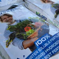 به دو نفر همکار منشی و مدیر فروش خانم نیازمندیم