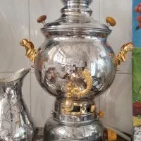 سماور و چند تا سرویس آشپزخونه