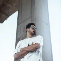 عکاس و فیلمبردار حرفه ایی