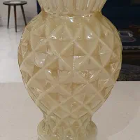 گلدان شیشه ای مدرن طرح الماسی با کیفیت و درحد نو