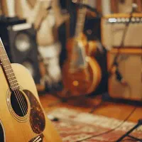 آموزش گیتار و آواز حرفه ای