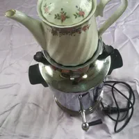 سماور برقی قدیمی (دهه50)سالم بدون خط خش.|سماور، چای‌ساز، قهوه‌ساز|فسا, |دیوار