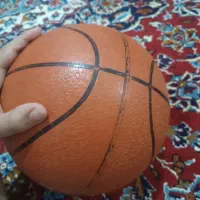 یک عدد توپ بسکتبال اصلی قدیمی سالم سالم