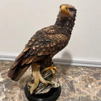 دوعددمجسمه شاهین